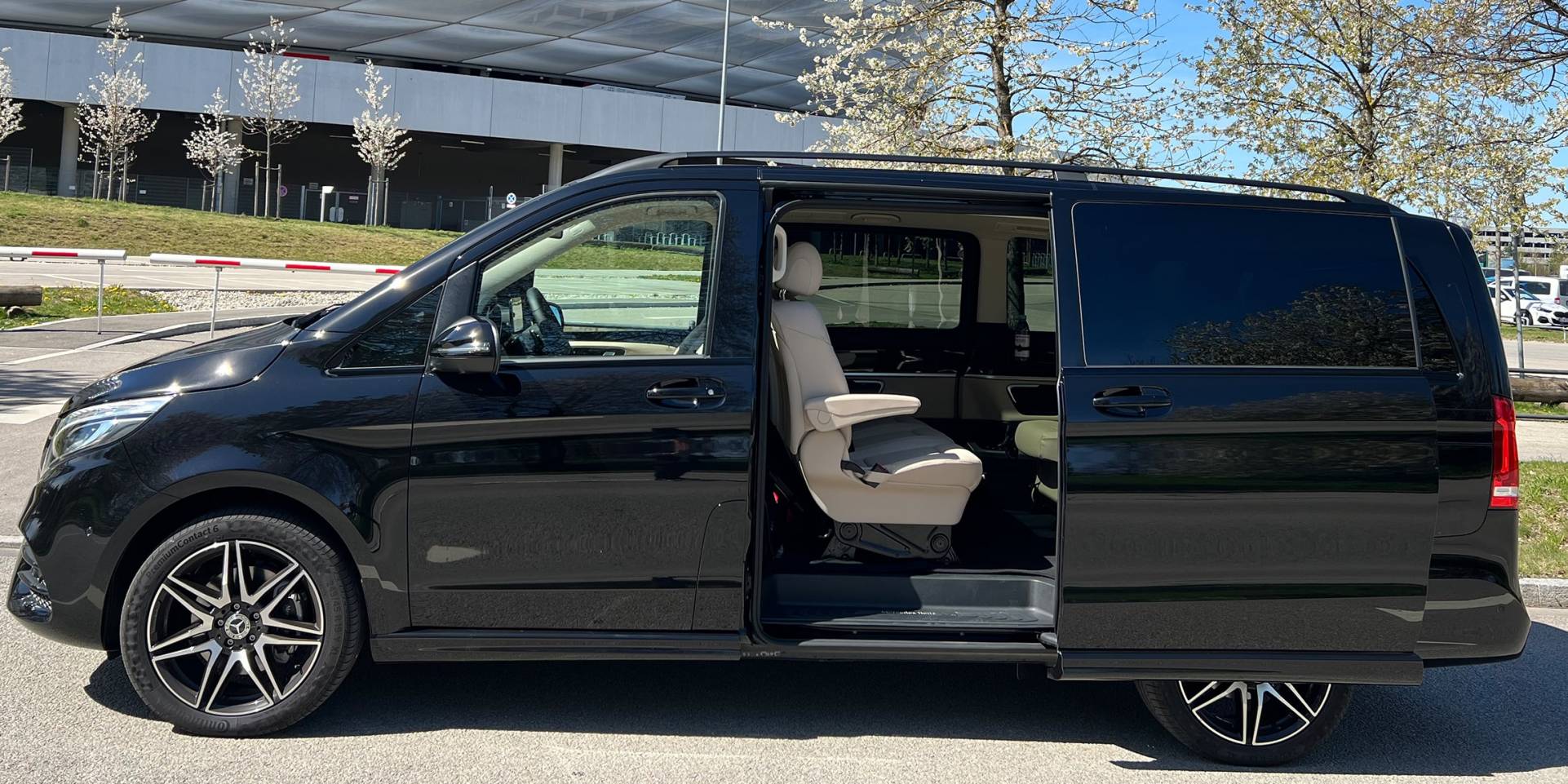 Chauffeur service with executive minibuses