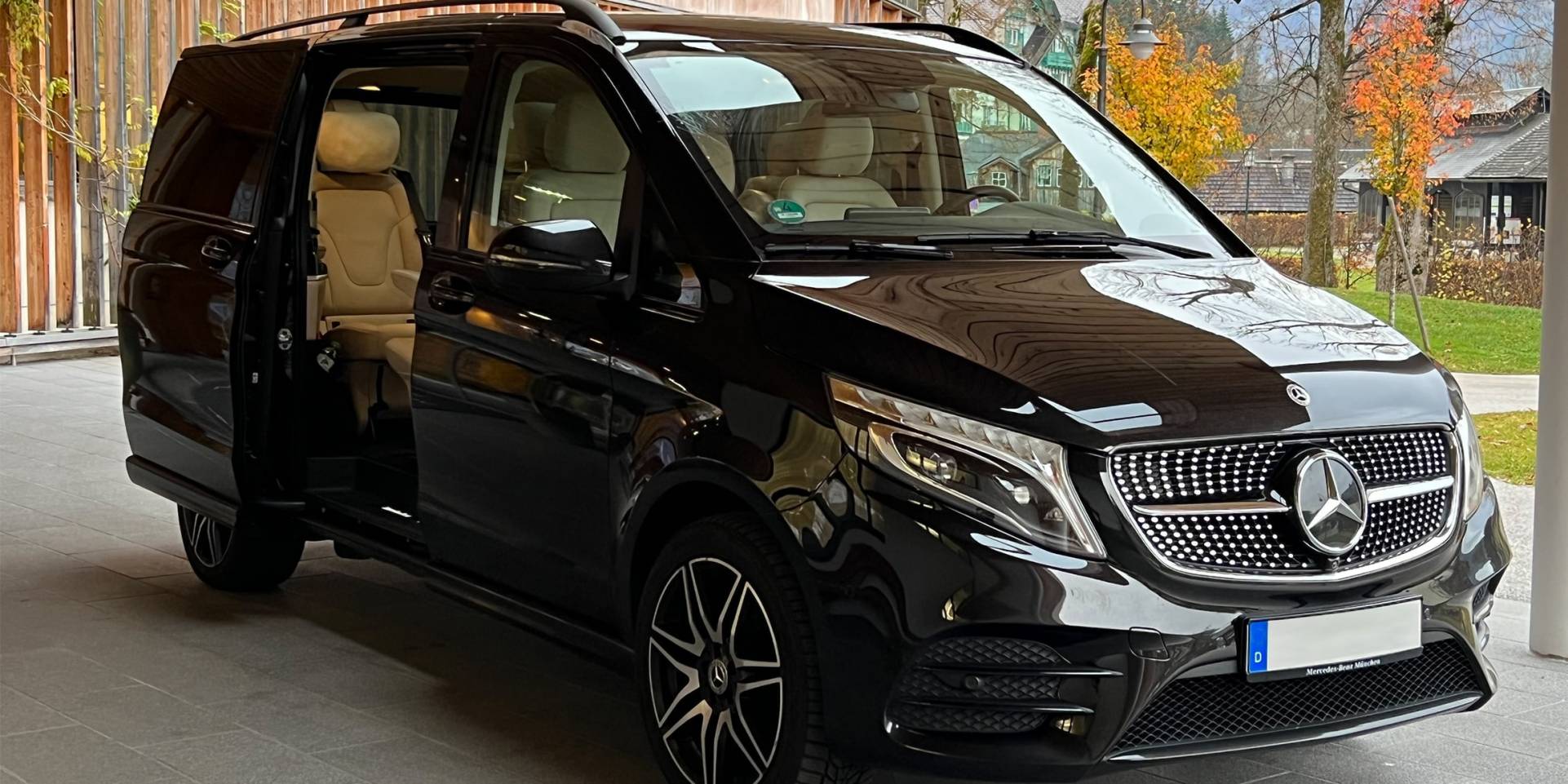 Exclusive minibus for your journey - Chauffeur Service Munich